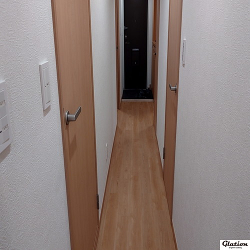 施工前画像：玄関前フロア/ガラスコーティング中膜